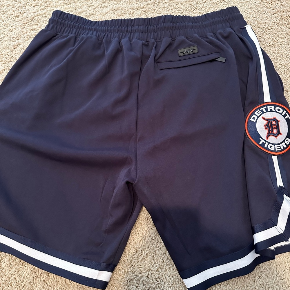 New Detroit Tigers Shorts - Picture 2 of 5